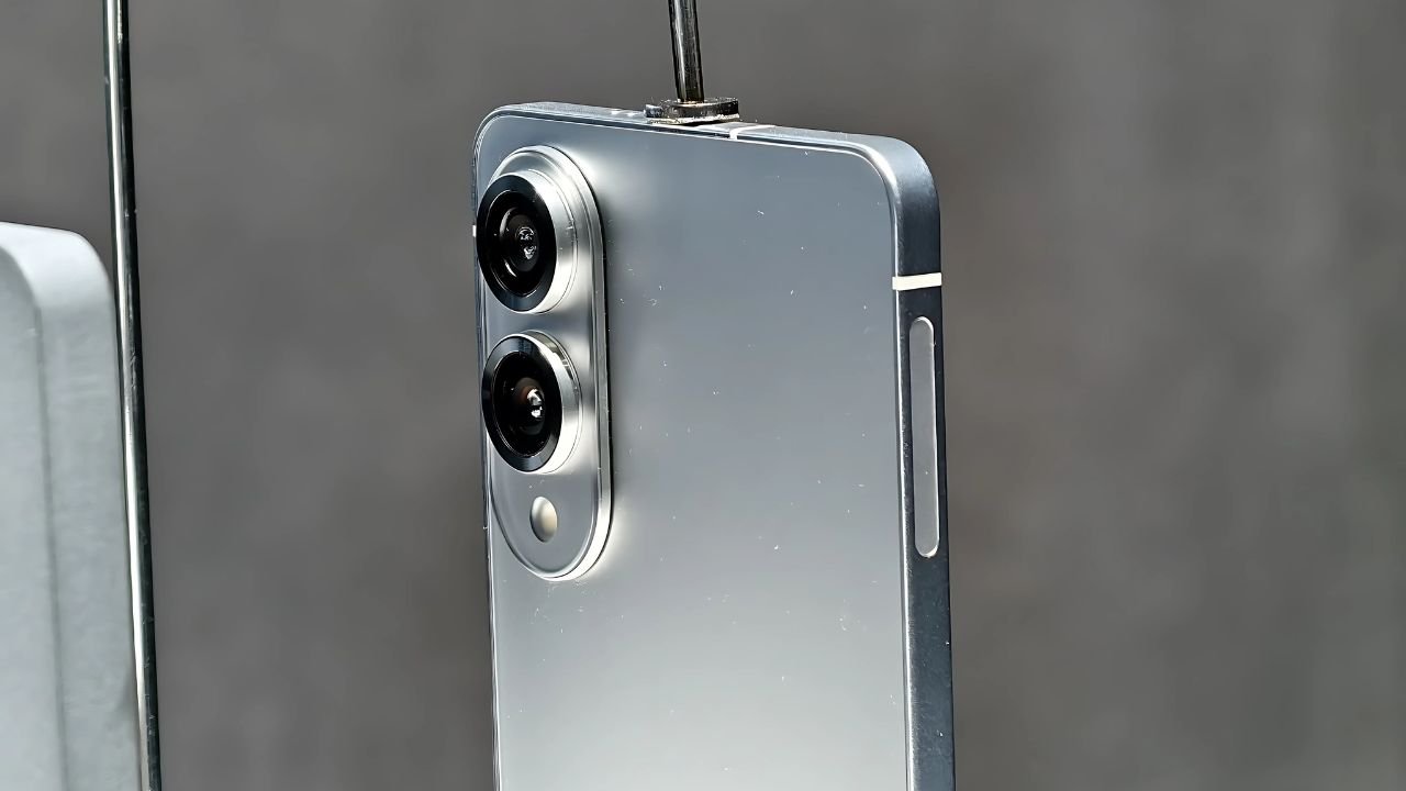 Samsung Galaxy S25 Edge Launched – Curved AMOLED Display, Snapdragon 8 Gen 4 & 200MP AI Camera